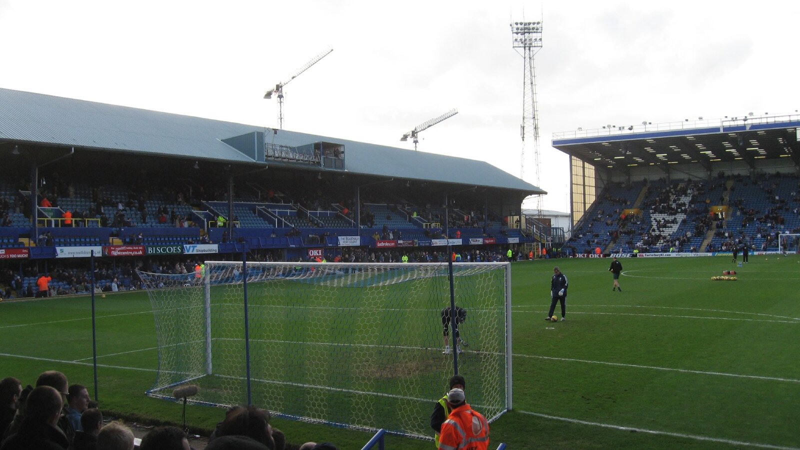 Khán đài phía nam sân Fratton Park của Portsmouth