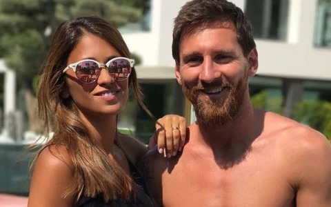Antonella Roccuzzo sát cánh cùng Messi