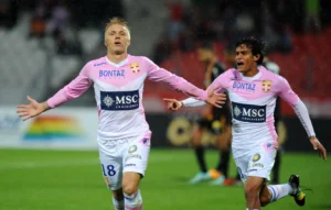 Màn so tài Saint Cyr Collonges vs Evian Thonon Gaillard