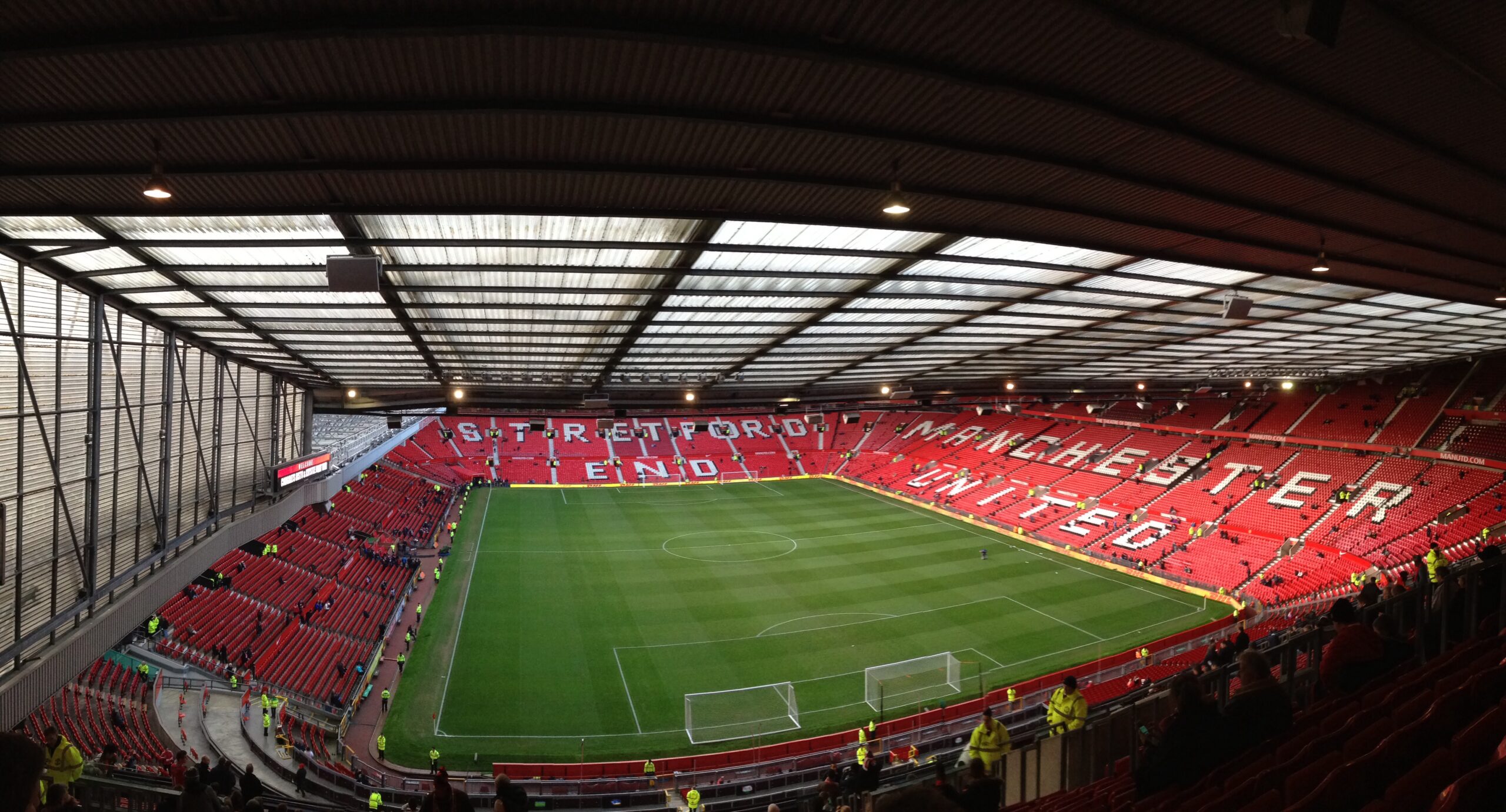 Khán đài Old Trafford trước trận Manchester United thắng Ipswich 5-2