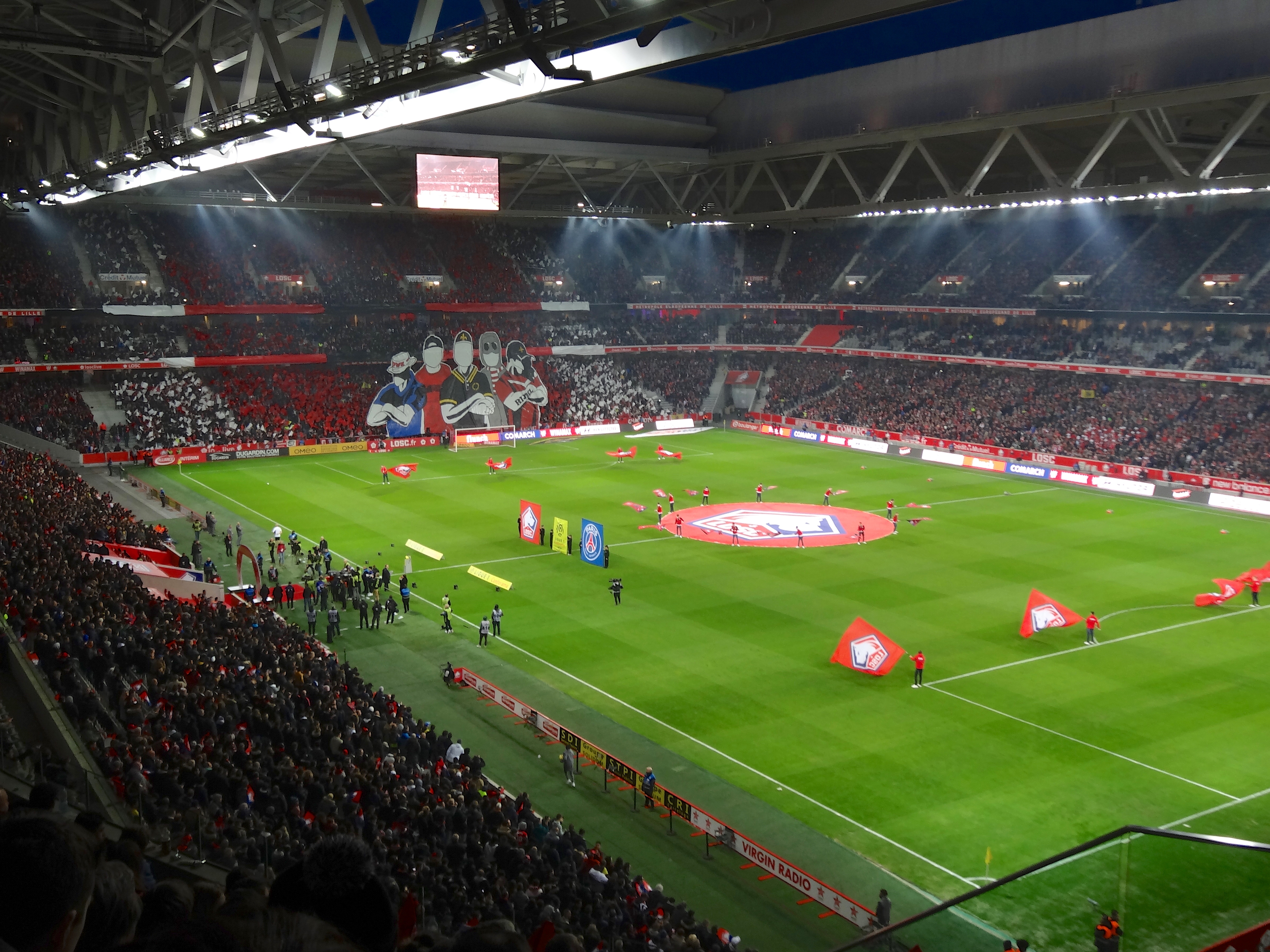 Khán đài Stade Pierre-Mauroy trong một trận đấu giữa Lille và PSG