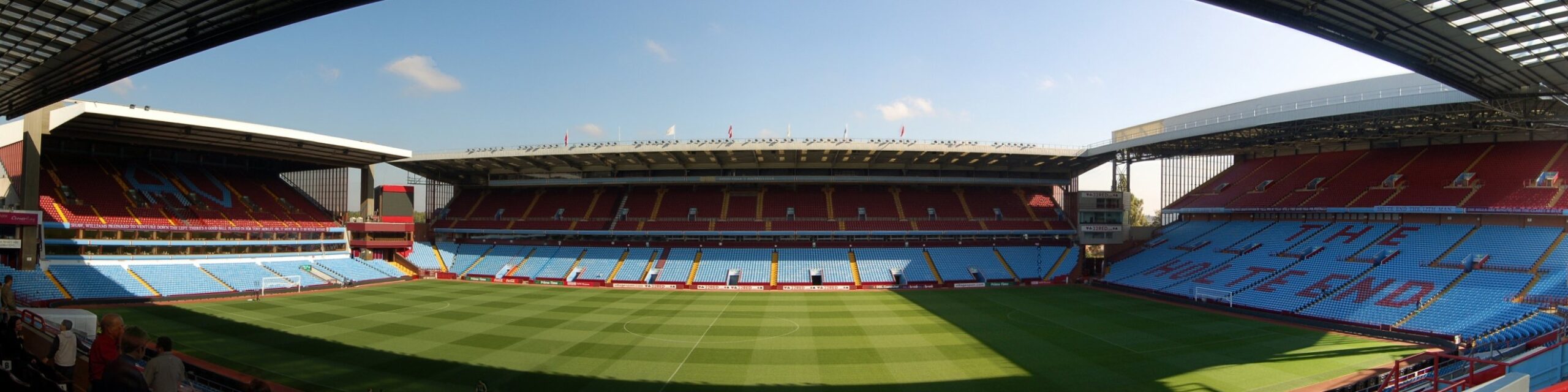 Toàn cảnh Villa Park nơi Arsenal thắng Aston Villa 1-0